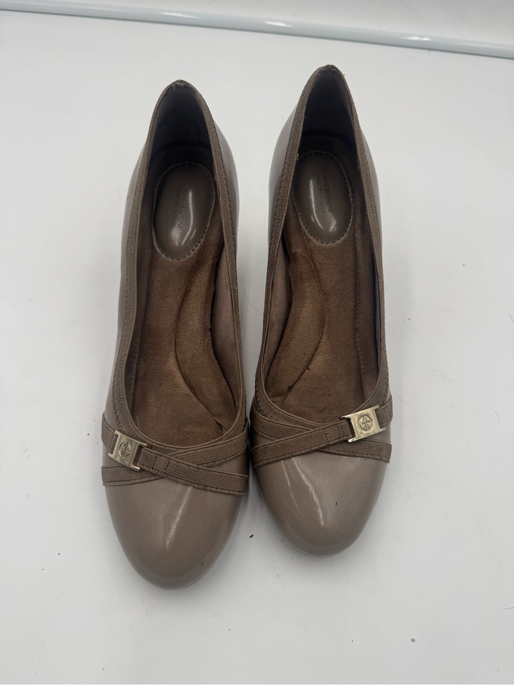 Giani Bernini Taupe Round-Toe heels with Gold Accent